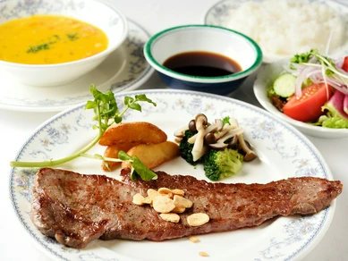 上質なお肉をシンプルにいただく『飛騨牛ステーキセット』