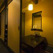 2名から、4名、6名、8名、10～20名の席構成で、仕事帰りなどに気楽に入れる使い勝手のよさがあり、個室で盛り上がるのに最適。周囲を気にしないで、女子会やコンパにも使えます。