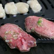 その場で捌いた新鮮なお肉を出しています。