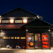 焼肉と合うドリンクも豊富に取り揃えています。アルコールは日本酒やワイン、カクテルも充実。お肉をはじめ、ドリンクやサイドメニューもお手頃価格。飲んで食べて楽しく、本格的な焼肉を思う存分味わえます。