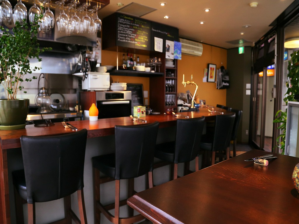 カウンター席ならではの贅沢を楽しみながら、ゆっくりとお食事を