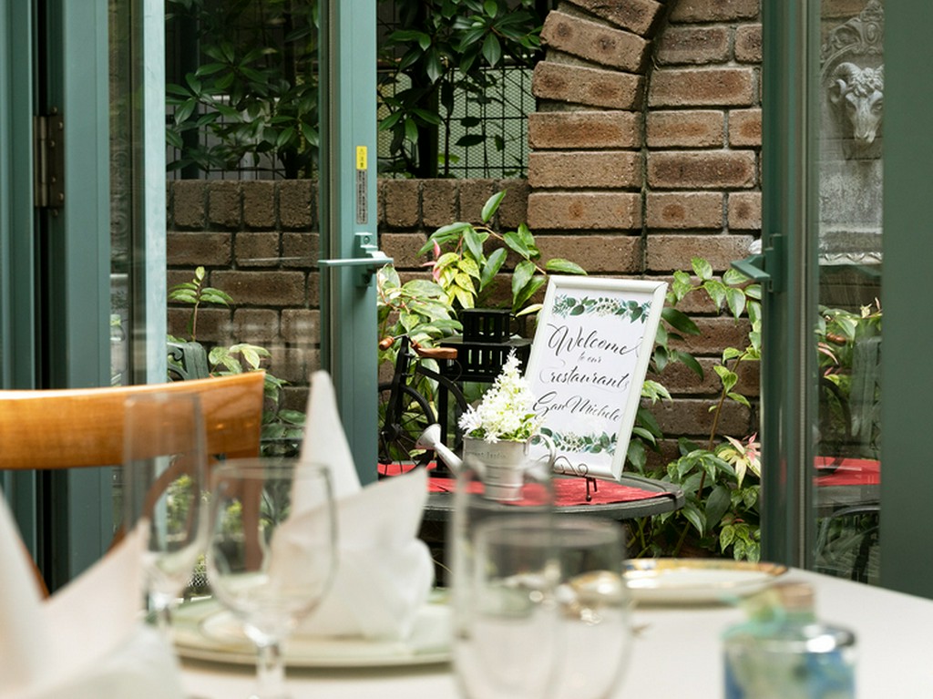 「洗練された空間で、食事や会話を心ゆくまで堪能」