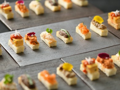 季節の食材をあしらった6種のピンチョス