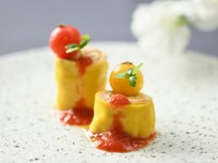 パスタシートに低温調理のポークを重ね巻いたり、時には白身魚を包んだり。シェフの感性豊かで独創的なパスタ料理をお楽しみ頂けます。