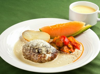 『ゴルゴンゾーラチーズハンバーグ』は、ランチの人気メニュー