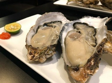 カキの名産地として有名。岩手県の赤崎産を使用している『生カキ/蒸しカキ』