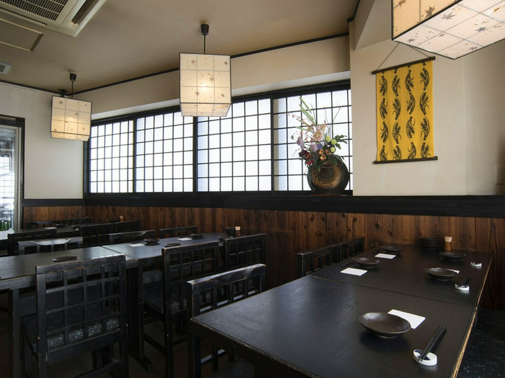 食事をゆっくりと楽しめる、和テイストの空間