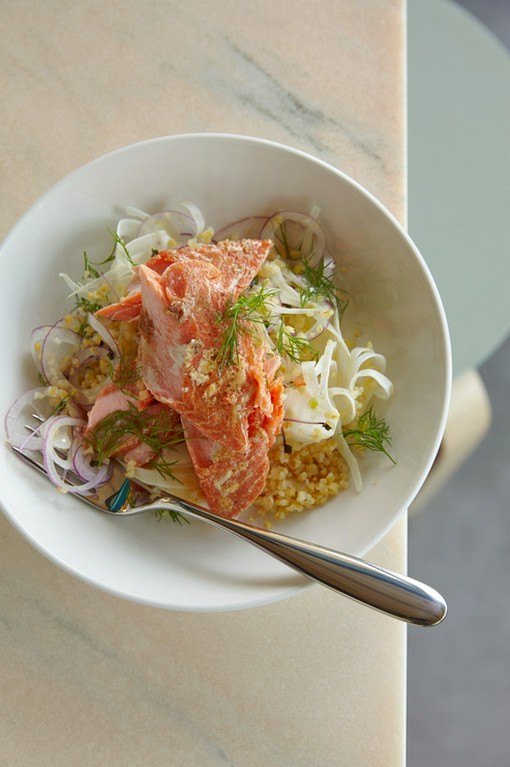 Billがイチオシする“メインサラダ”『ジャスミンティースモークサーモン』