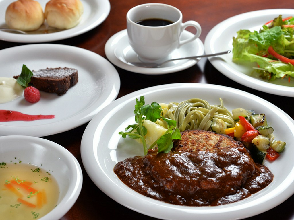 柔らかくてジューシーな『ハンバーグ　～デミグラスソース～』