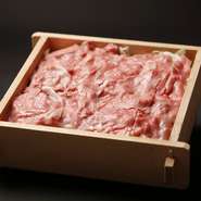 野菜は季節によって変わる事がございます。
※蒸篭蒸しは2人前より承ります。表示は１人前の価格です。