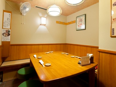 家族での利用や接待にも最適な、2つの個室を完備