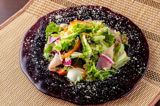 新鮮な食材を贅沢に使用し丁寧に仕上げたお食事をご提供します。