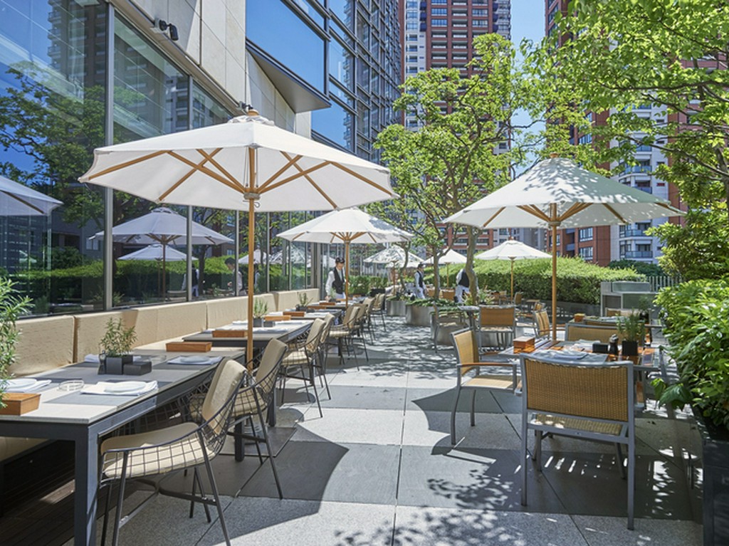 六本木らしく異国情緒がありながら、四季折々の見所も