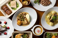 アラカルト
- 信玄どりとフォアグラのテリーヌ　￥2,592
- オマール海老のビスク　￥2,268
- 信玄どり胸肉のロースト　￥3,564
セットメニュー
- フレンチ キッチン テイクアウトセット（2名様分）　￥14,688

