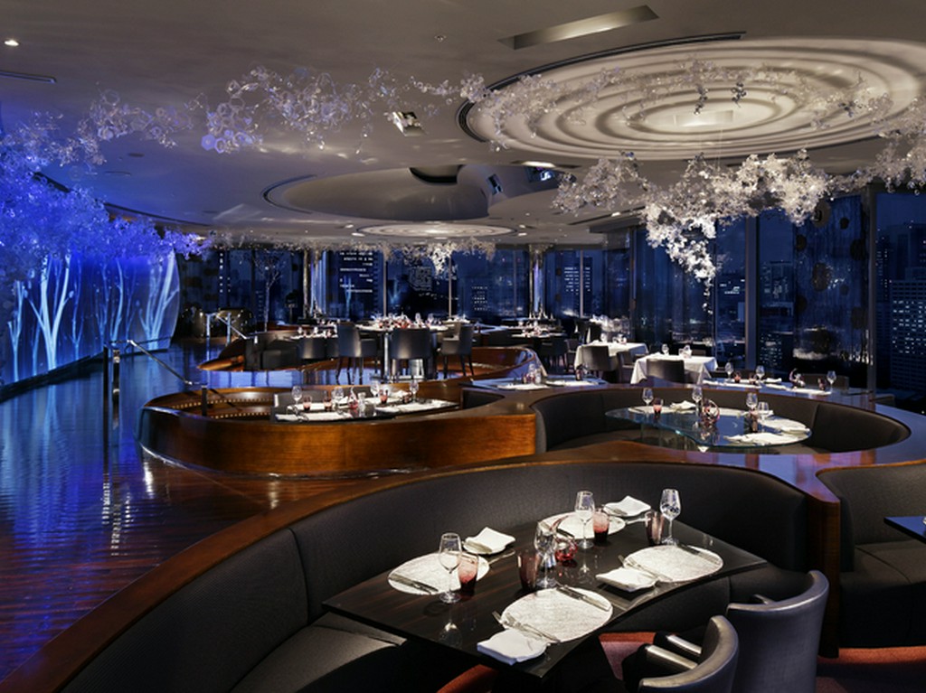 非日常を演出する、およそ100mの高さから眺める都心の夜景に感激