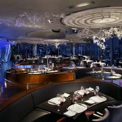 非日常を演出する、およそ100mの高さから眺める都心の夜景に感激