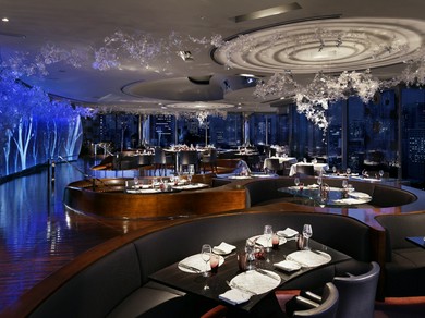 非日常を演出する、およそ100mの高さから眺める都心の夜景に感激