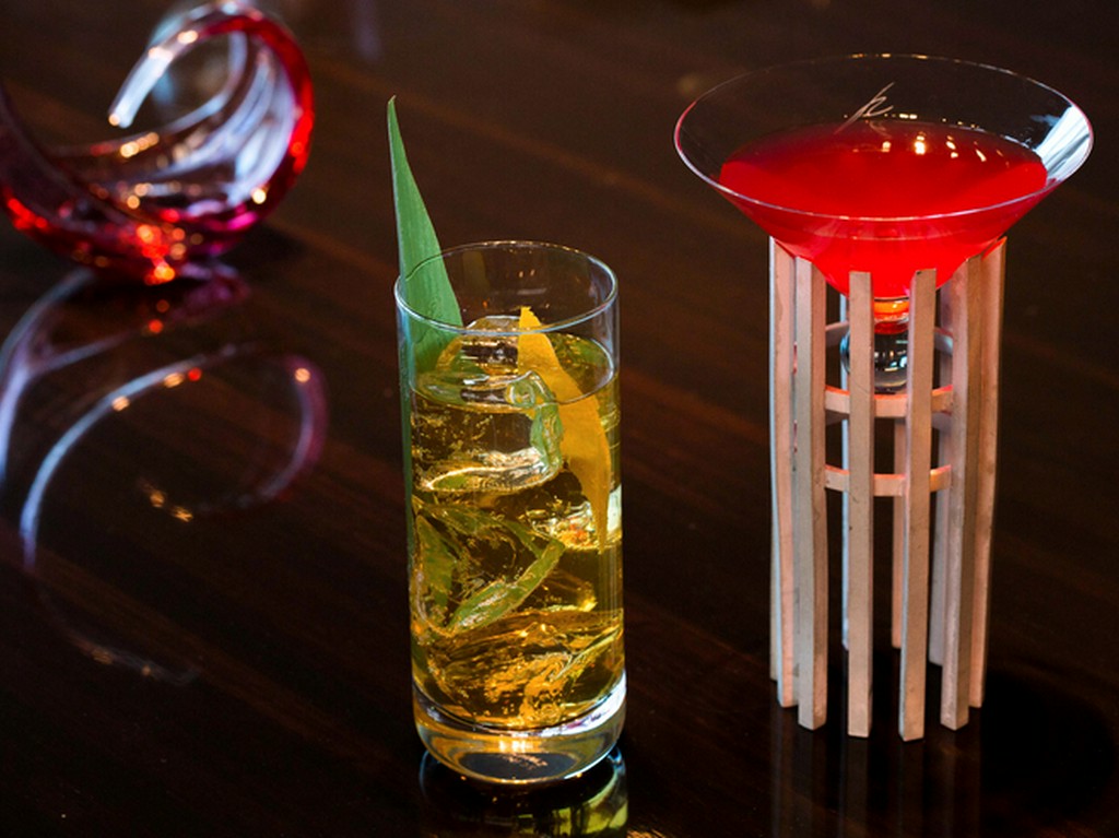 個性豊かに揃うカクテルは目でも楽しめるプレゼンテーション