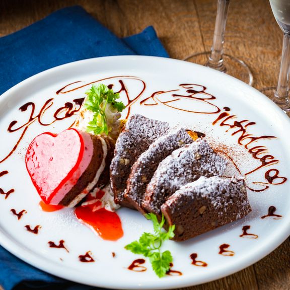 誕生日、記念日、お祝いに。エリア貸切もOKです