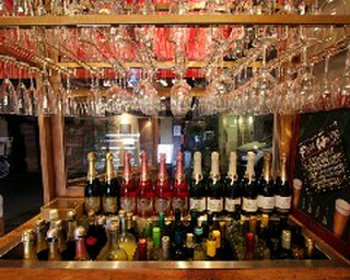 ワイン常時約70種、ビールが“時間無制限”飲み放題1990円～