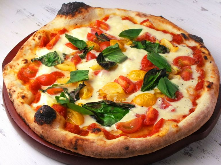 自家製窯焼きピザ