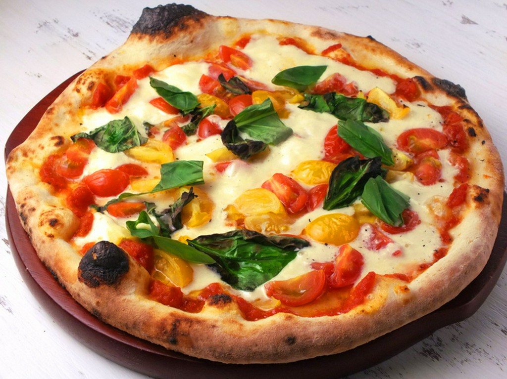 自家製窯焼きピザ