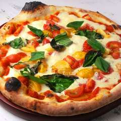 自家製窯焼きピザ