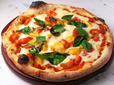 自家製窯焼きピザ