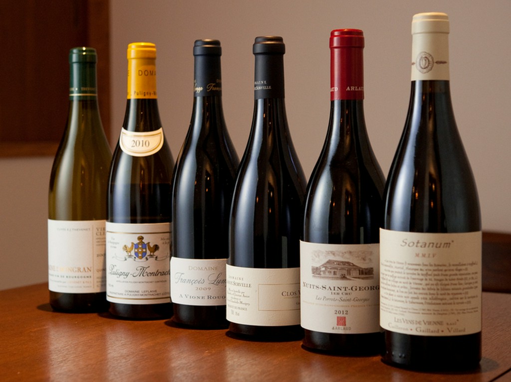 常時120本のリストを取り揃え、ソムリエが個別に提案