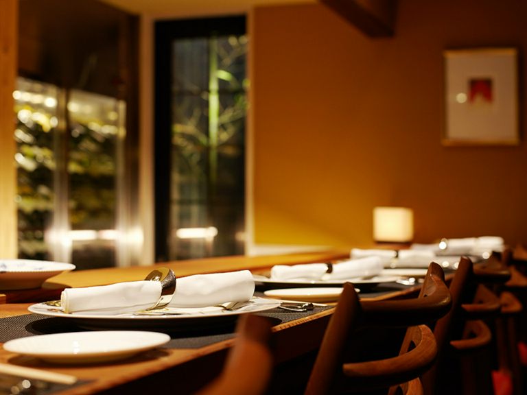 絶品の料理が仕上がる工程を、ライブで楽しめるという贅沢に浸る