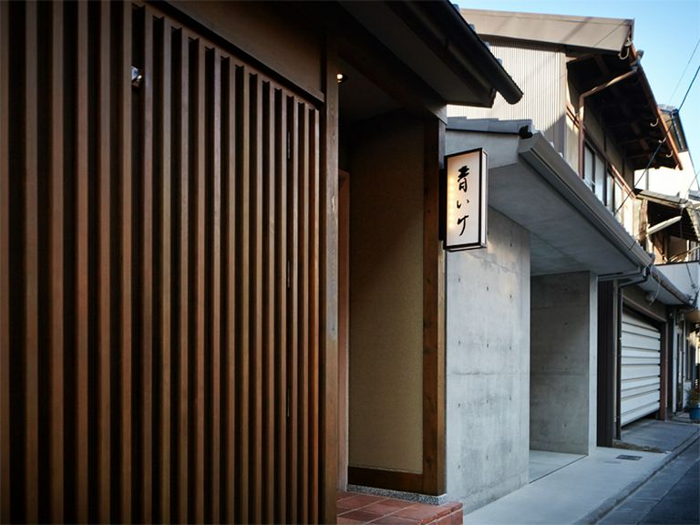 丸太町駅から徒歩3分。フレンチ“なのに”純和風づくりの外観