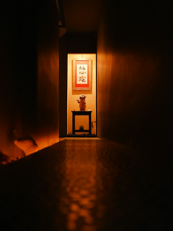 落ち着きのある空間は、至福の時間へのプロローグ