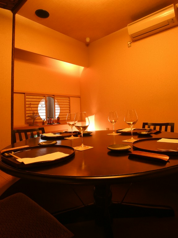 凛とした空気の中から垣間見える、移りゆく箱庭の四季