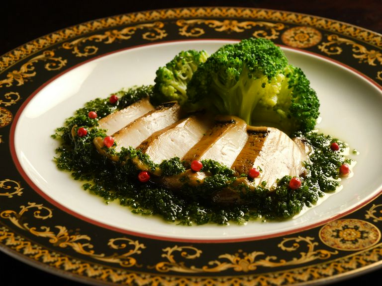 柔らかい鮑の上品な甘さを堪能できる、肉厚にスライスした『純心庵流 鮑ステーキ』