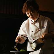 先ず、どのような物をどのように、どのような状況で召し上がりたいのかを探ります。これが非常に難しい。と同時に、心が躍るのも事実。そのお客様だけのための味と空気感を提供したい、と常に考えています。
