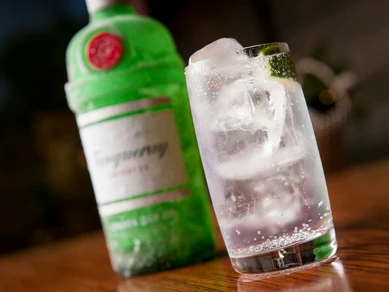 弾ける炭酸。爽やかなのど越しを重視した『ジントニック』