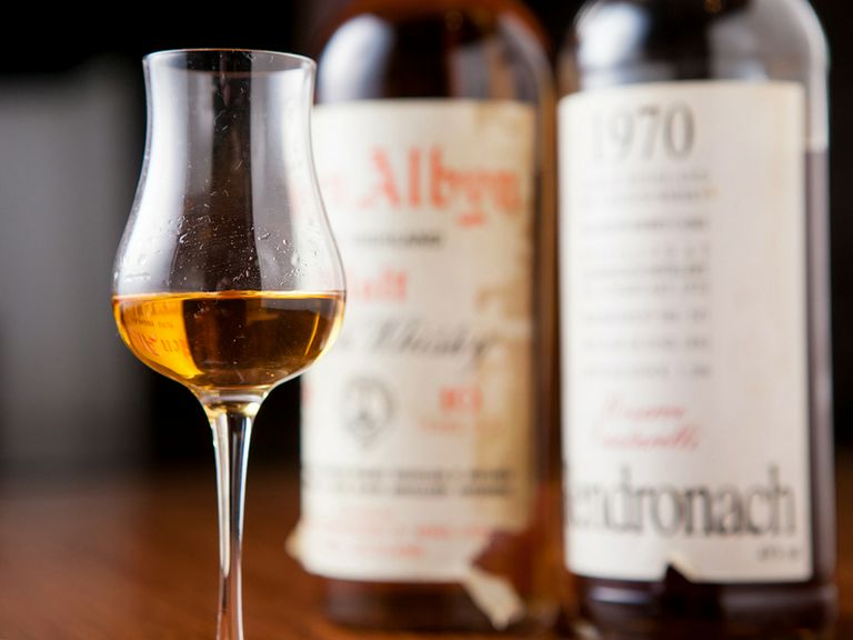 数多くのオールドボトルが揃えられている「ウイスキー」