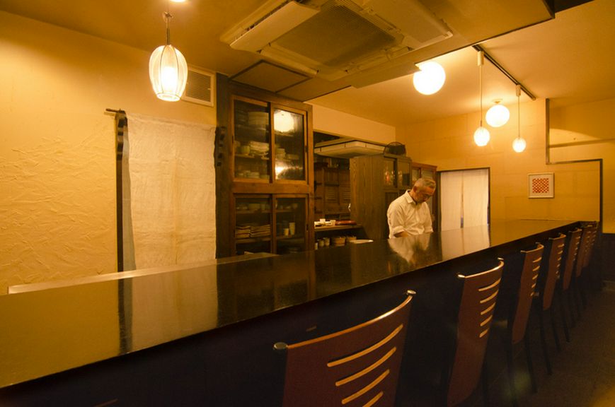 初見でも緊張とは無縁のリラックス空間で絶品の酒と肴を堪能する