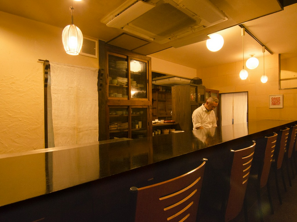 初見でも緊張とは無縁のリラックス空間で絶品の酒と肴を堪能する