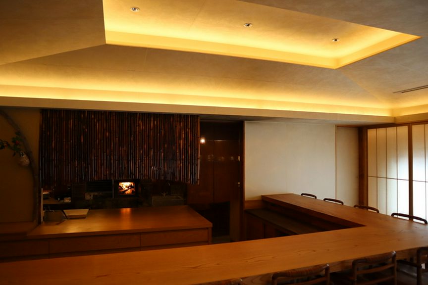 美味しい料理とお酒を自然に楽しめる空気感も魅力です