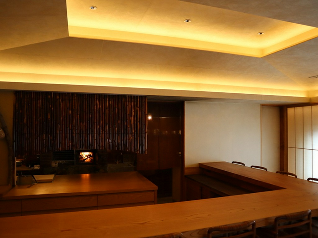 美味しい料理とお酒を自然に楽しめる空気感も魅力です