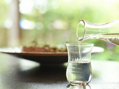 厳選された日本酒や日本ワインが、極上の料理に寄り添います