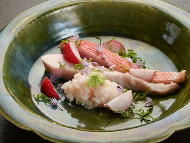 試行錯誤の上たどり着いたスペシャリテ『金目鯛のこなれ鮓』