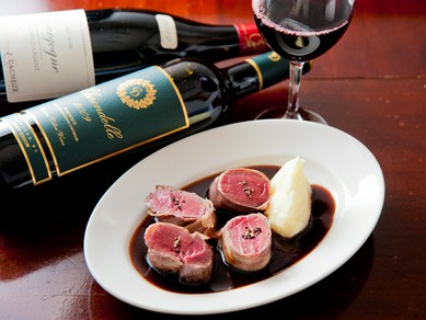 料理とのバランスを考え厳選した、コスパの高いビオワインが揃う