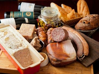 ワインやビールによく合う『自家製シャルキュトリー盛り合わせ』