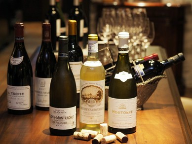 フランス産を中心に、種類豊富なワインの充実した品揃え