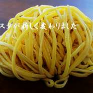 もっちもちの生パスタを日替わりのソースでご用意