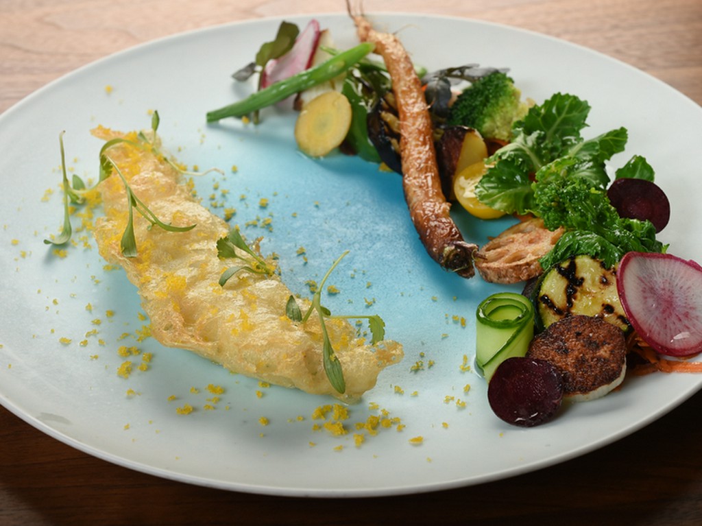 サクサク感が魅力の美しい前菜『舌平目のフリットと季節の野菜』