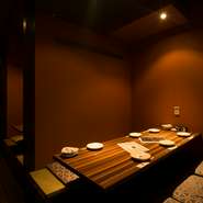 油分のない濃厚な出汁とうま味がつまった『すっぽんを食い尽くすコース』は接待や会食におすすめ。『生血酒』や『スッポン唐揚げ』など、人気のメニューがいただけます。事前予約をしてお楽しみください。