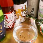 【中華＆日本酒バル～ぼぶ】では、飲み放題も用意されています。日本酒好きな女性にもうってつけ。お馴染みのメンバーが集まっての「女子会」に理想的です。飲み比べをしながら、会話に華が咲きます。